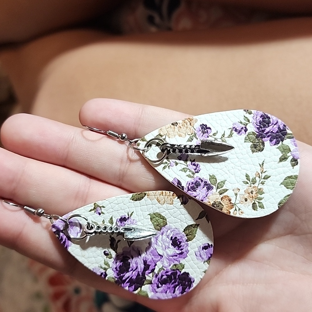 (68) Floral Teardrop Earrings with Purple Roses